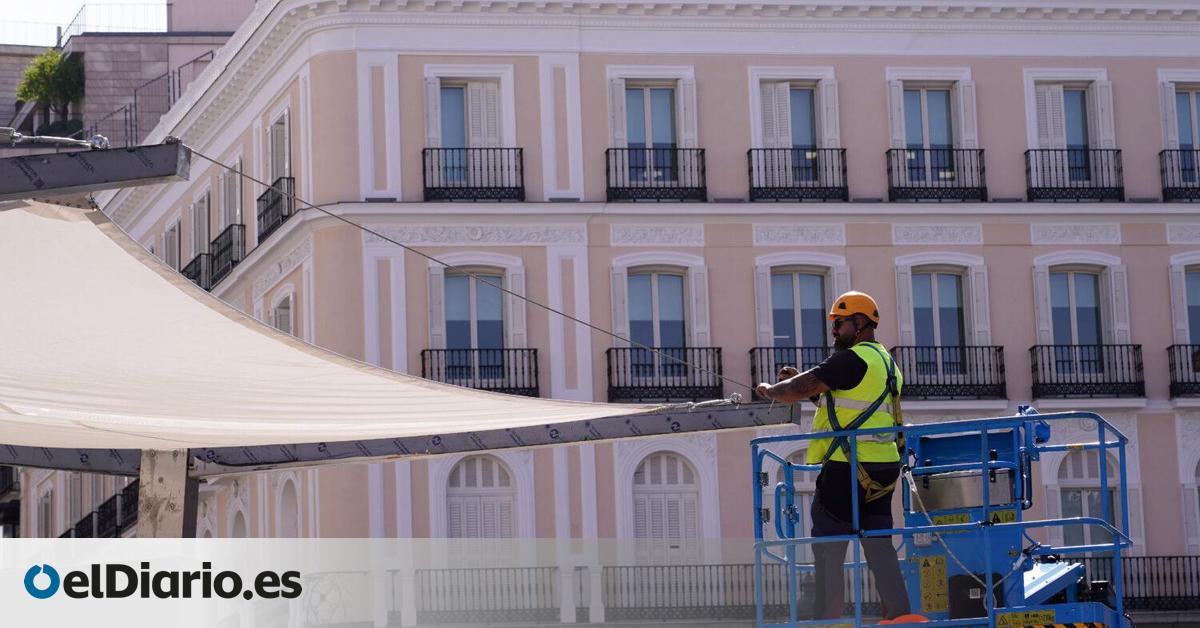 El Ayuntamiento de Madrid gastará otro medio millón de euros para vigilar y desmontar los toldos de la Puerta del Sol