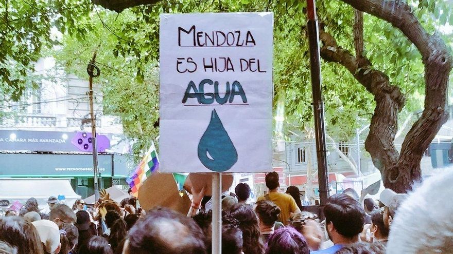 “El agua no se negocia”: masiva caravana en Mendoza contra el proyecto minero que respaldó Milei
