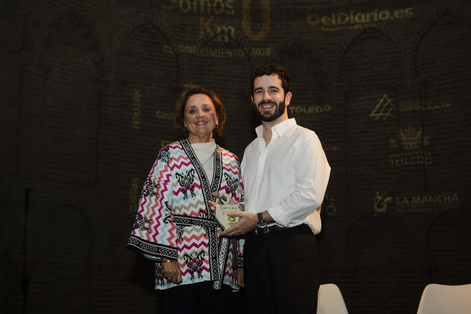 Soledad de Frutos entrega el reconocimiento a Santiago Díaz del Campo