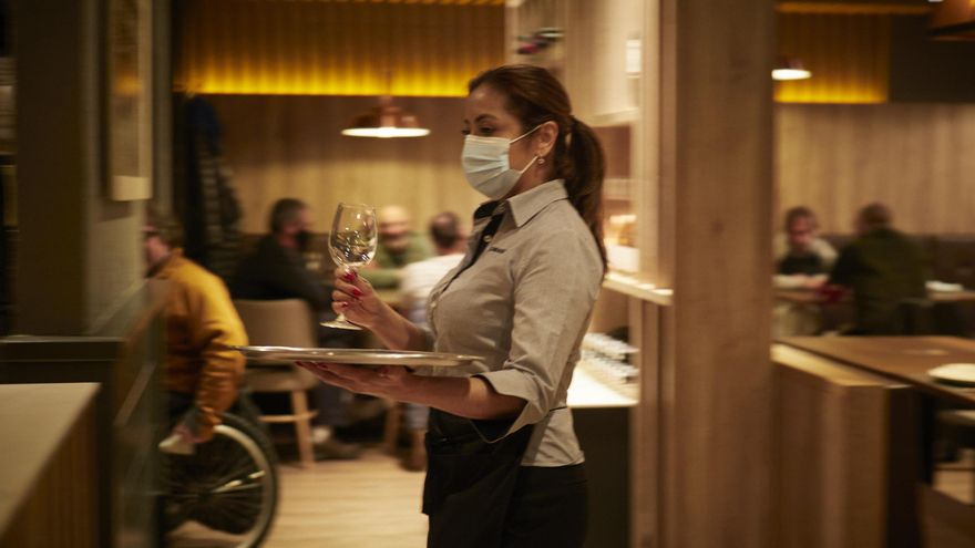 Los hosteleros navarros ven "imposible" implantar el 'pasaporte COVID' en los bares