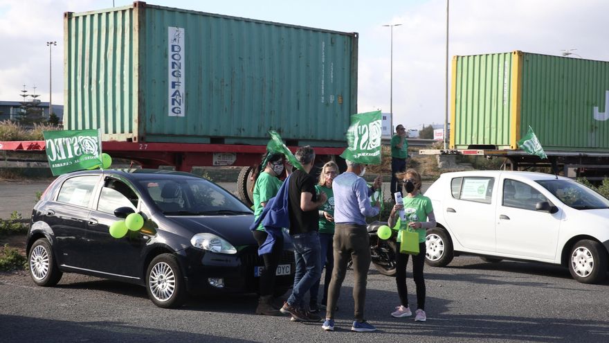 Protesta de profesores en Canarias para pedir que se aplacen las oposiciones. (ALEJANDRO RAMOS)