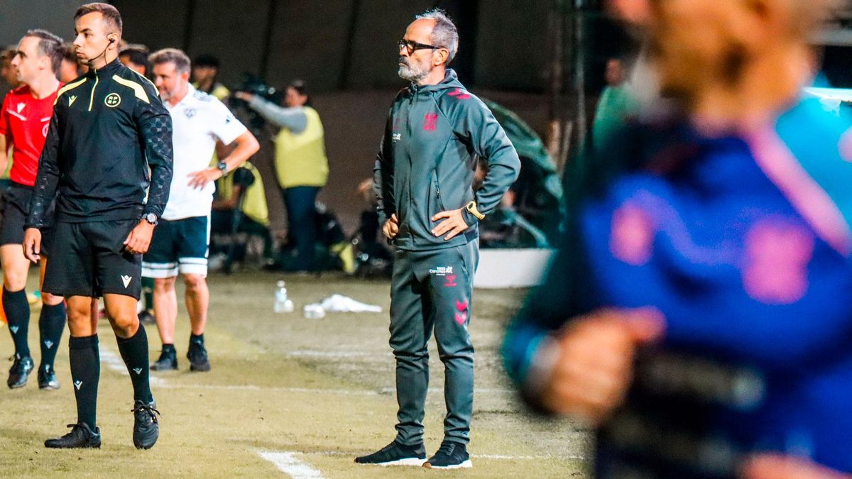 Álvaro Cervera sigue el Cacereño-Tenerife