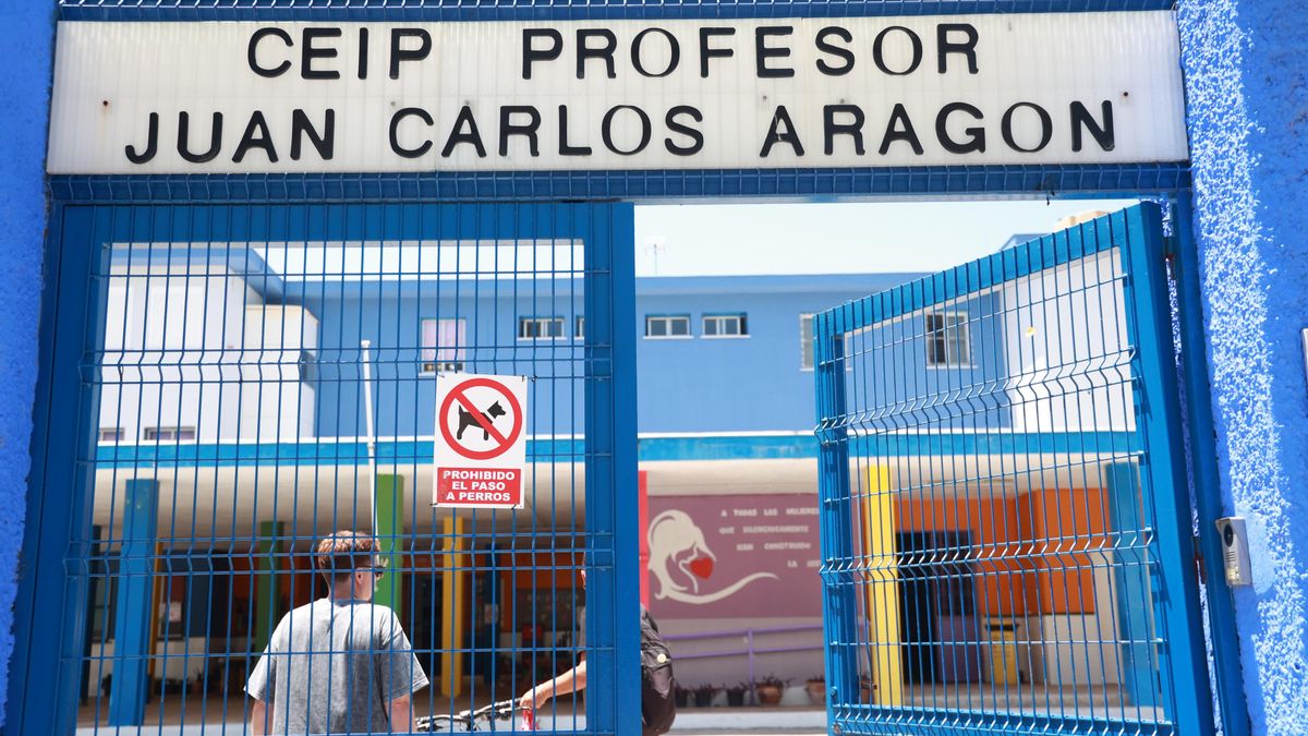 Archivo - Fachada del CEIP Profesor Juan Carlos Aragón de Cádiz. A 29 de mayo de 2026 en Cádiz (Andalucía, España).