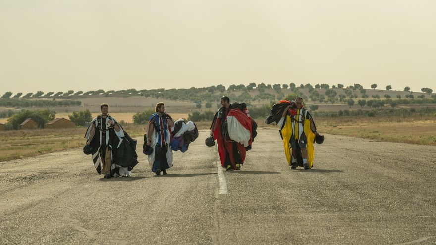 La historia trágica real detrás de ‘La Fiera’, la película con Carlos Cuevas, Miguel Bernardeau y Miguel Ángel Silvestre