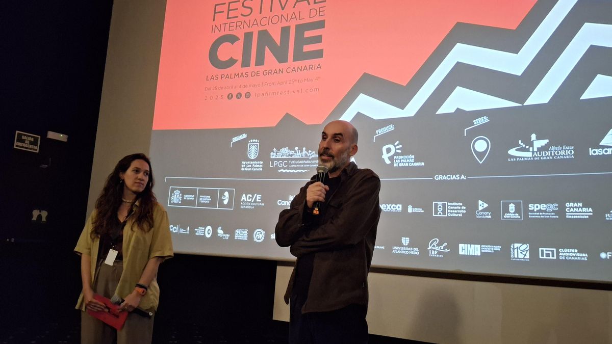 El cineasta David Baute conversa con el público que acudió al Festival de Cine de Las Palmas para ver ‘Mariposas negras’.