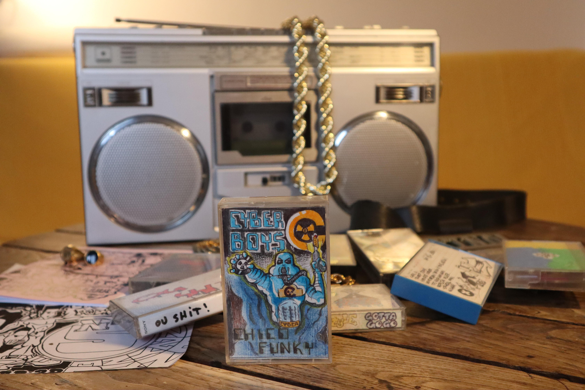 Radiocassets, cintes gravades a casa i carpetes fetes a mà: així circulava el hip hop a Mallorca abans d'internet, de mà en mà i sense passar per la indústria.