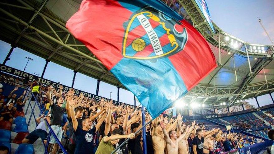 Los ultras intentan volver a los estadios