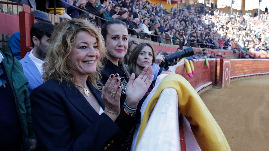 El Puerto de Huelva paga más de 40.000 euros al año por los perfiles que difunden en redes sociales actos de su presidenta