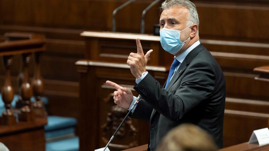 El presidente del Gobierno de Canarias, Ángel Víctor Torres, en el pleno del Parlamento regional tras el estado de alarma por la pandemia de coronavirus