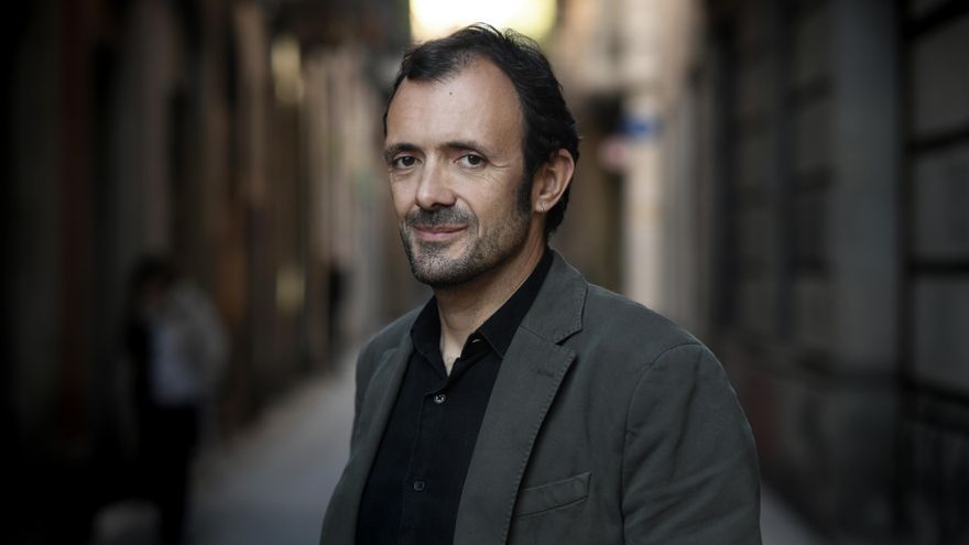 Isaac Rosa: "El insomnio es un problema social, los remedios no pueden ser individuales"