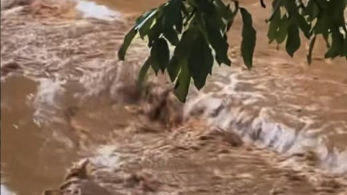 Una fuerte tromba de agua inunda Urda y deja atrapadas a siete personas