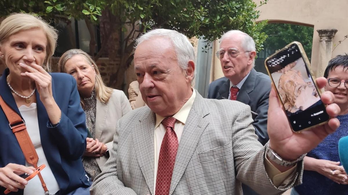 La Junta promete, sin fecha, reponer réplicas de las esculturas del pórtico de la Catedral retiradas hace 16 años