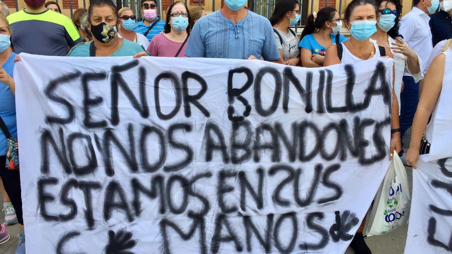 91 familias vulnerables de Écija piden al Gobierno andaluz que sus viviendas sigan siendo públicas: "La Junta nos ha abandonado"