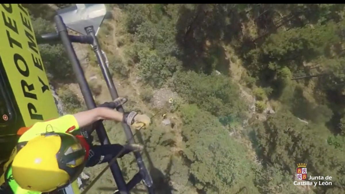 Rescatan en helicóptero a una montañera herida en una ruta de La Pola de Gordón
