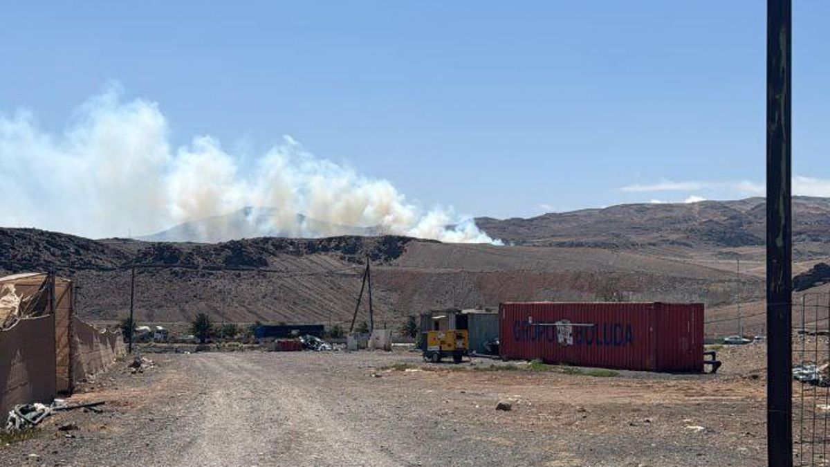 Incendio este miércoles en el vertedero de Juan Grande, en San Bartolomé de Tirajana, Gran Canaria.