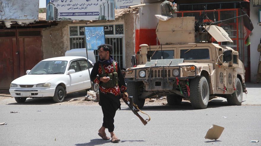 El avance talibán desencadena un gran éxodo de afganos: "Caminamos durante 18 horas sin comida"