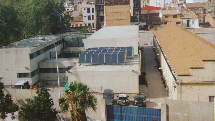 El Defensor del Pueblo investiga el encierro "ilegal" durante un mes de un joven marroquí en el CIE de València