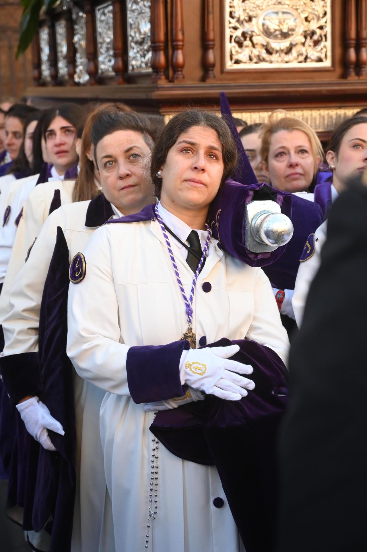 Procesión de 'El Encuentro' entre el Cristo Resucitado y la Virgen este Domingo de Resurrección, en León. EFE/ J. Casares