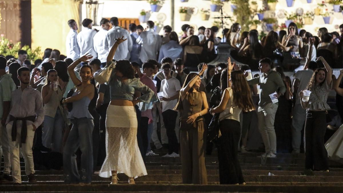 Ambiente nocturno de las Cruces de Mayo del Bailío