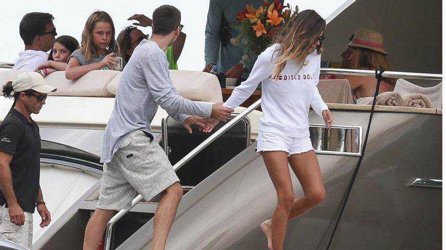 Laura Matamoros durante una vacaciones en un yate en Ibiza