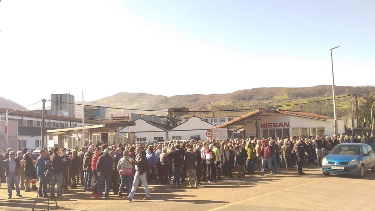 Concentración de los trabajadores de Nissan en Los Corrales.