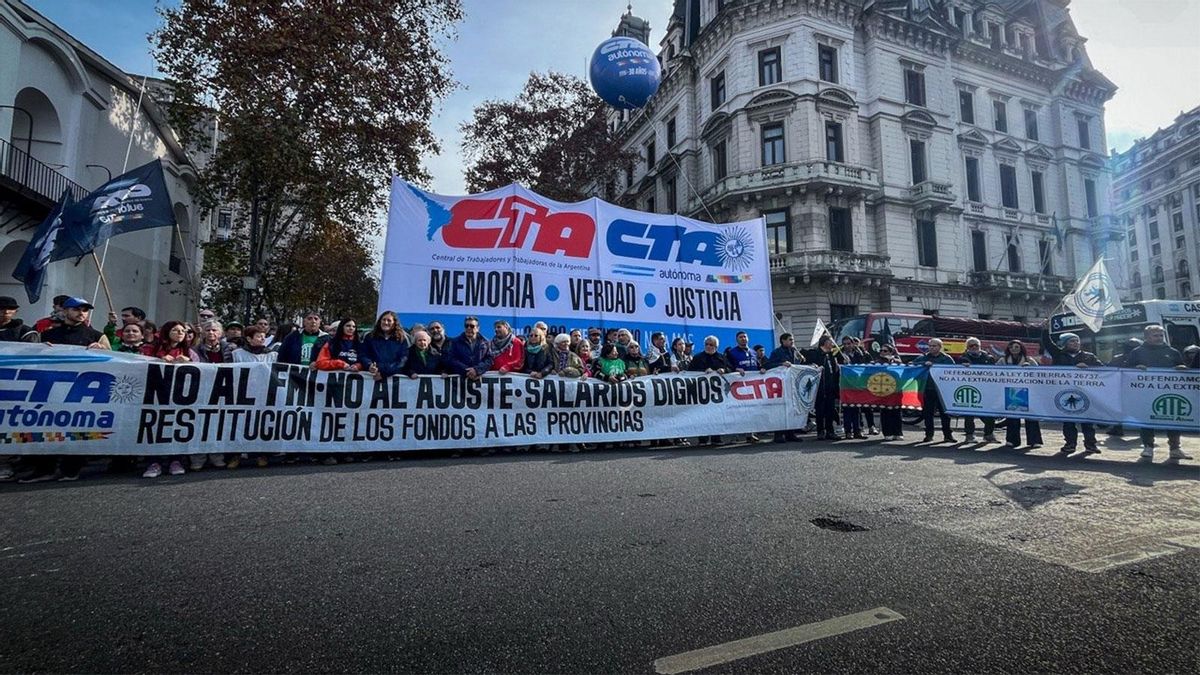 Masiva marcha de las CTA
