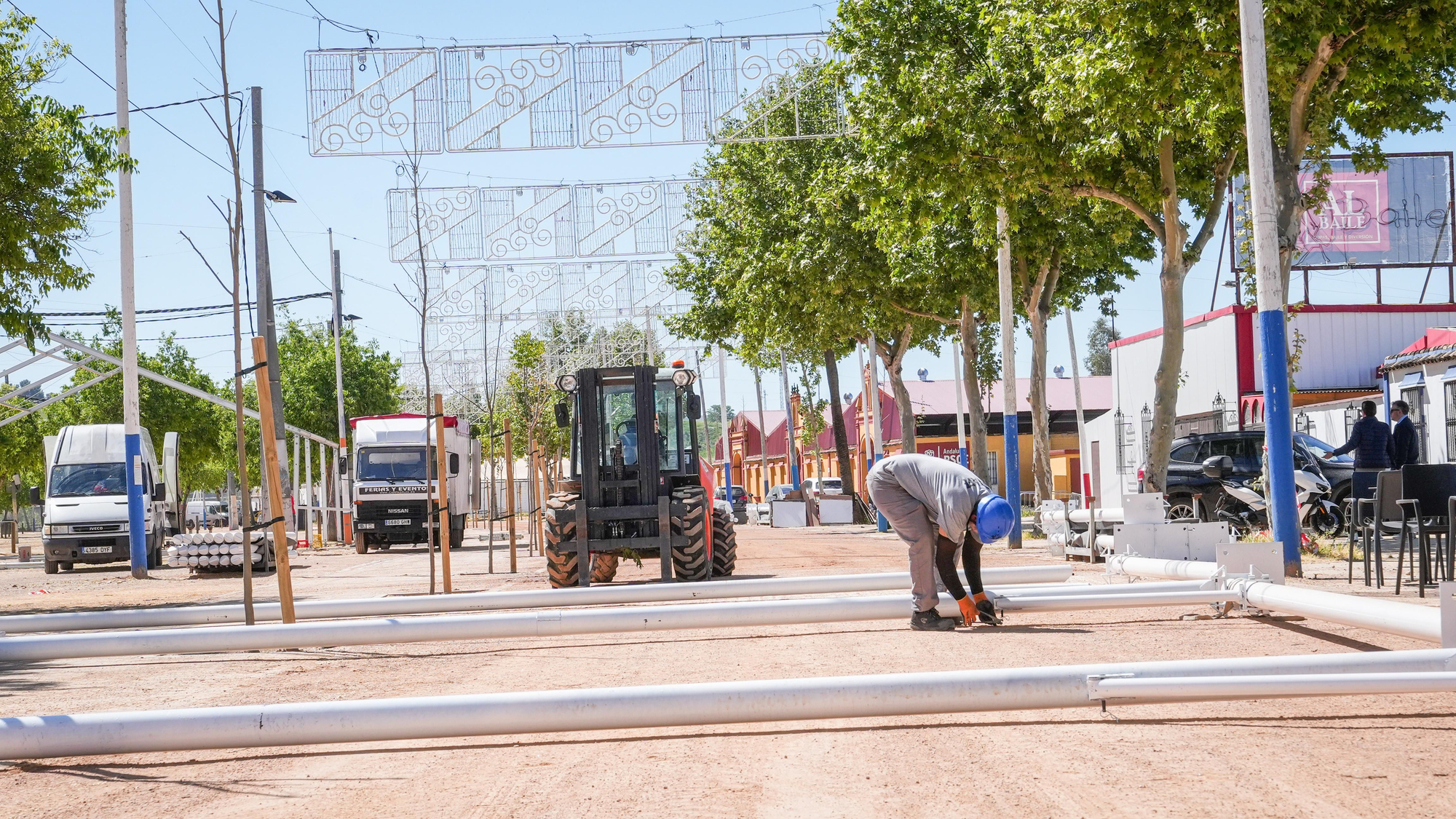 Montaje de toldos de la feria de Córdoba