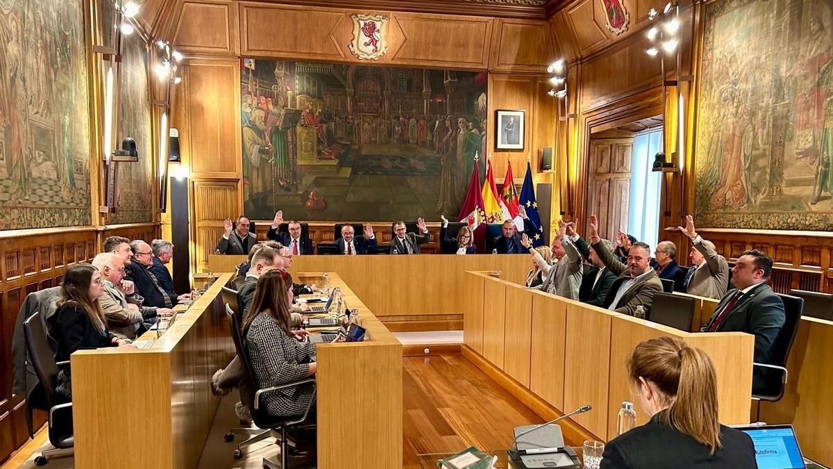 La Diputación de León busca una fórmula para evitar una devolución millonaria del plan de obras municipal sin ejecutar