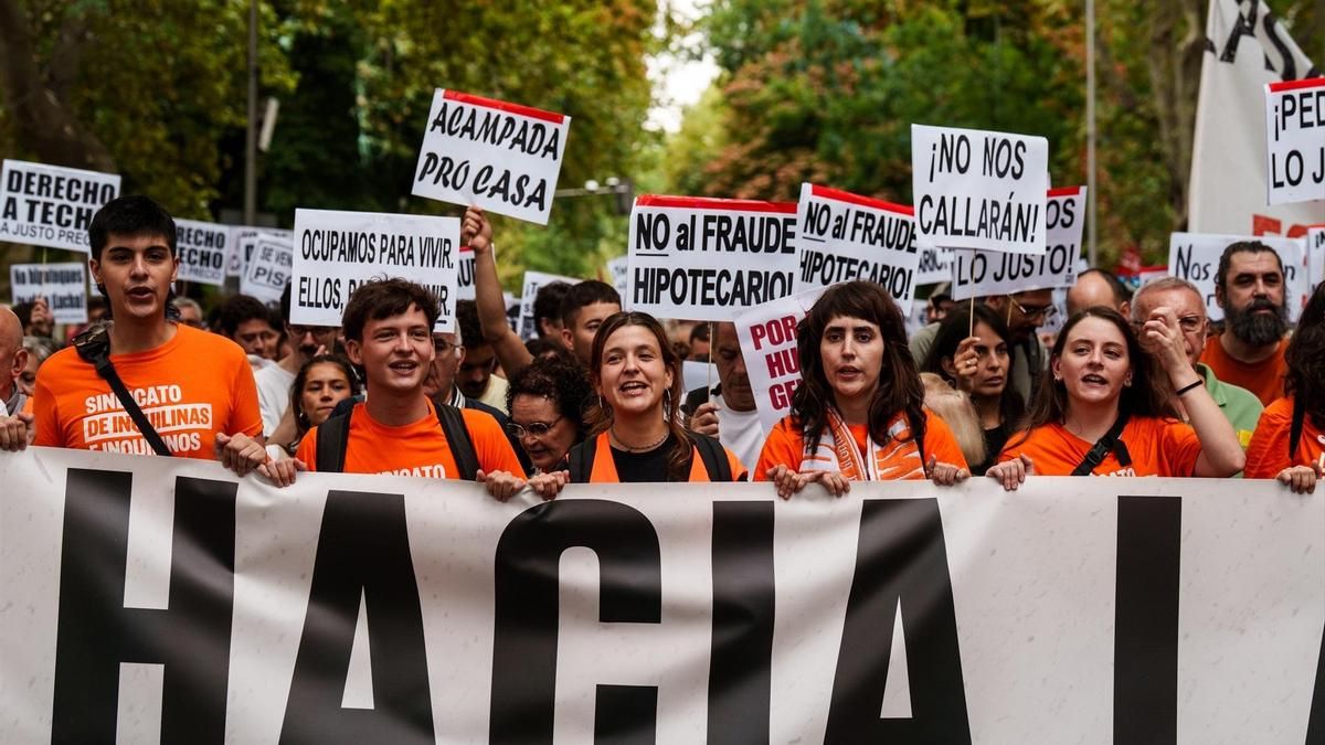 Miles de personas inundan las calles de Madrid por la vivienda: "¡Ahora toca huelga general!"