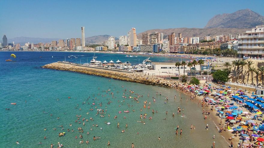 Vista del puerto de Benidorm.