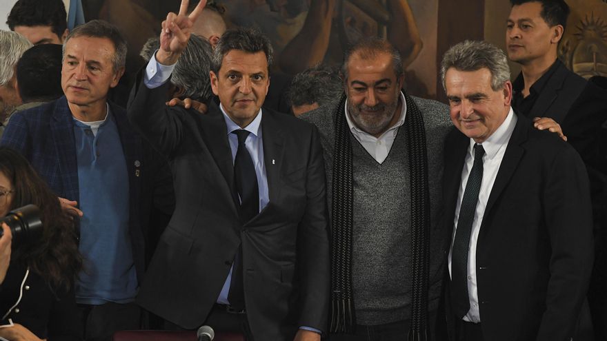 Massa convocó para este lunes a la CGT, la CTA y a diputados por el tema Ganancias