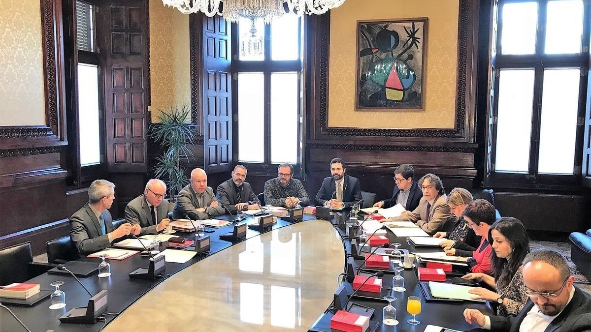 La Mesa pregunta a sus letrados si el Parlament puede pedir que Jordi Sànchez vaya al pleno