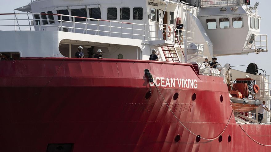 Los 157 rescatados por el Ocean Viking desembarcarán en Sicilia