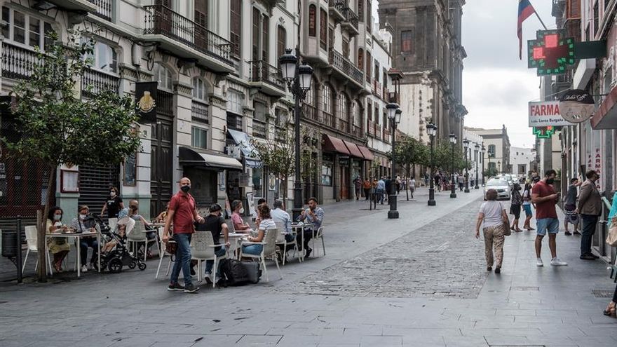 Pocas nubes, menos viento y temperaturas sin cambios este viernes en Canarias