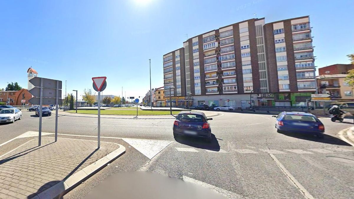 Nuevo accidente con un conductor de patinete herido en León tras una colisión en la rotonda de Michaisa