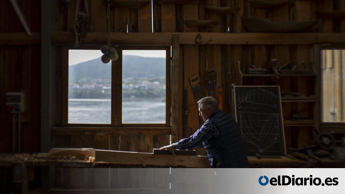 Martín Senande, 'carpinteiro de ribeira' que lucha por la conservación de un oficio amenazado: "Un barco es como un pez"