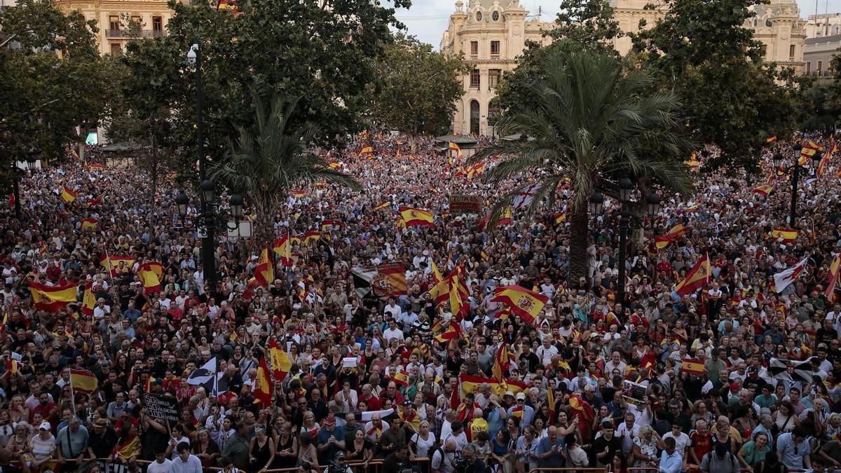 Miles de personas se concentran en València para defender que Ceuta "no está sola"