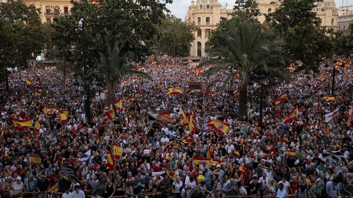Miles de personas se concentran en València para defender que Ceuta "no está sola"