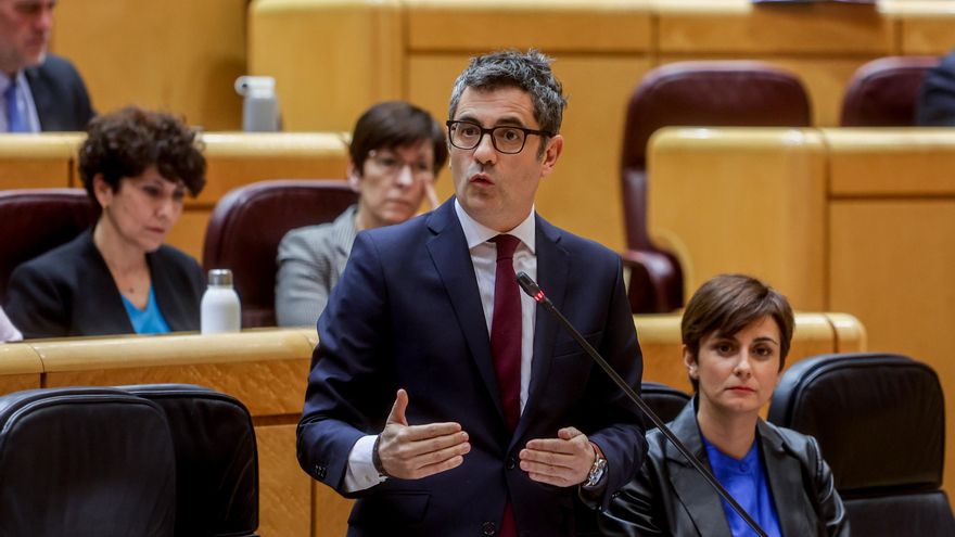 La portavoz del Gobierno y ministra de Política Territorial, Isabel Rodríguez, y el ministro de la Presidencia, Relaciones con las Cortes y Memoria Democrática, Félix Bolaños.