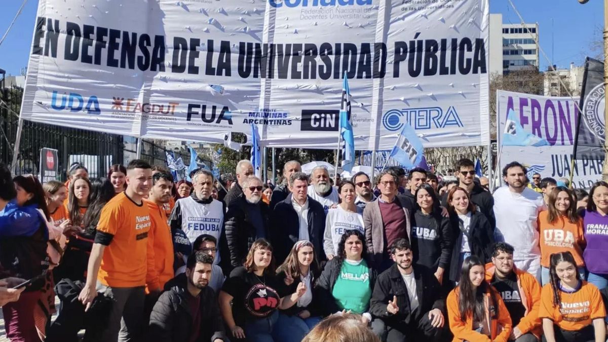 Los docentes endurecen su plan de lucha ante la falta de respuestas del Gobierno.