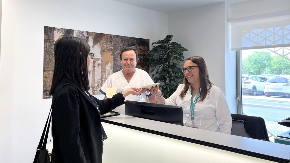 El Hospital Quirónsalud celebra el Día del Libro con sus pacientes para promover los beneficios de la lectura en la salud