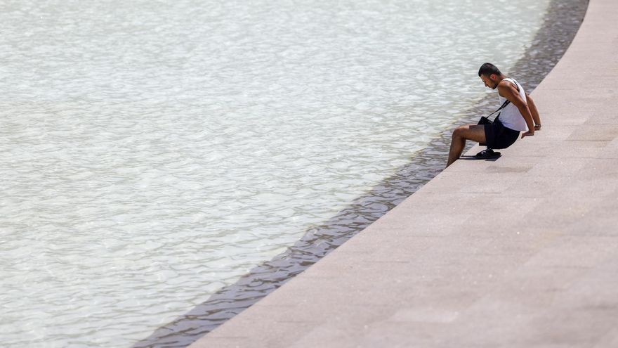 AEMET pone en alerta a más de media España por la llegada de la primera ola de calor del verano