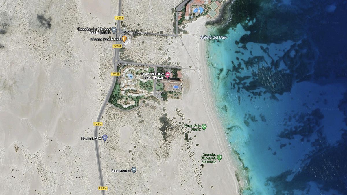 Hoteles Riu, situados en el Parque Natural de las Dunas de Corralejo, en Fuerteventura.