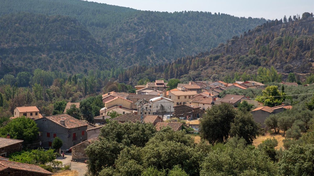 El incendio de La Mierla evoluciona positivamente pero quedan pequeños focos latentes "difíciles" de localizar