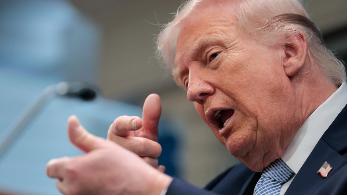 Trump amenaza a Irán con volver "a la Edad de Piedra" en su ultimátum por la reapertura del estrecho de Ormuz