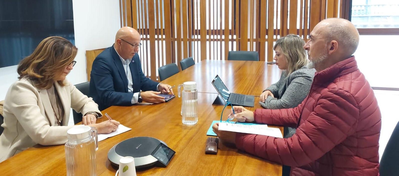 Reunión de la comisión de seguimiento de la ampliación de la sede de enfermería.