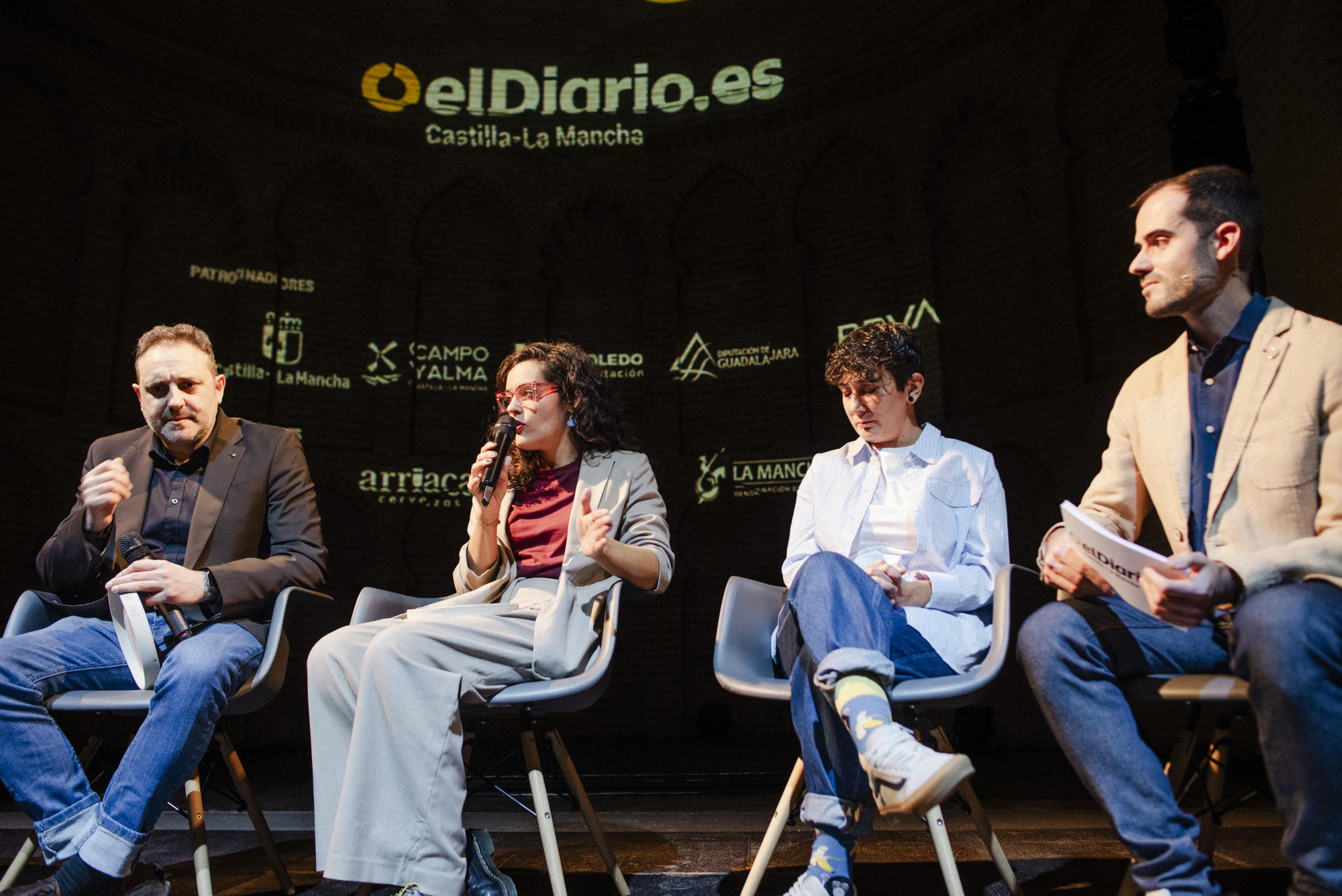 De izquierda a derecha: José María González (Capitán Denim), Soledad López y Jésica Alfaro (La Bodeguilla de Motilla), y el periodista Javier Muñoz de la Torre durante una entrevista
