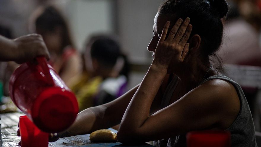 La pobreza escaló casi 13 puntos y llegó al 52,9% en la primera mitad del año, la cifra más alta en dos décadas