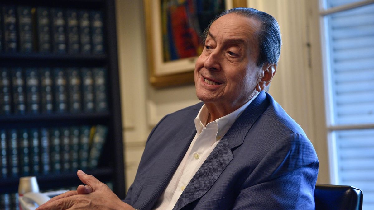 "El mérito de Alfonsín es indiscutible: es un refundador de la democracia, quien tomó medidas que hoy consolidan la estabilidad de un gobierno democrático".