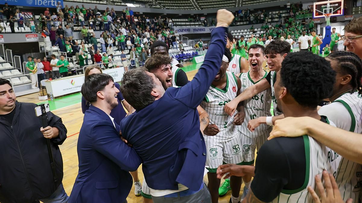 La celebración del ascenso del Coto Córdoba CB a Primera FEB, en imágenes